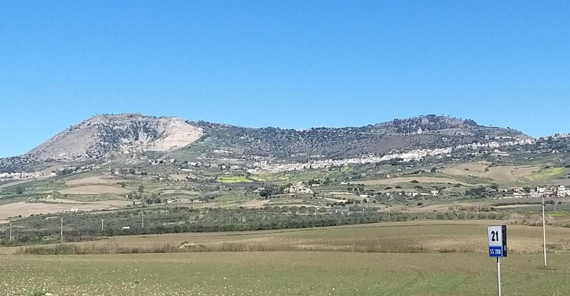 Castel di Iudica Belvedere Appartamento Per Vacanze المظهر الخارجي الصورة